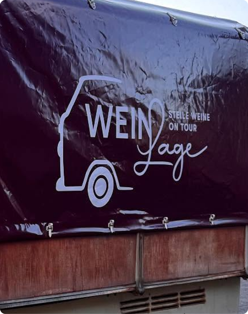 Weinlage on tour Logo auf Plane bedruckt