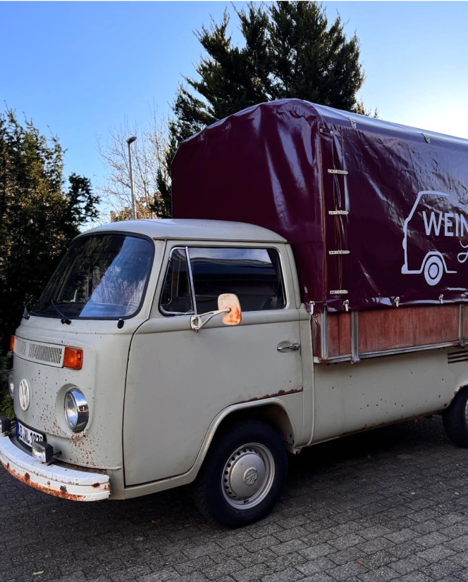 Weinlage on Tour – Weinbus mit neuer Plane mit Weinlage Logo